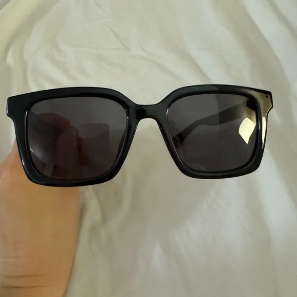 authentic stylish square Gucci Black/Bluish Sunglasses - Picture 7 of 15